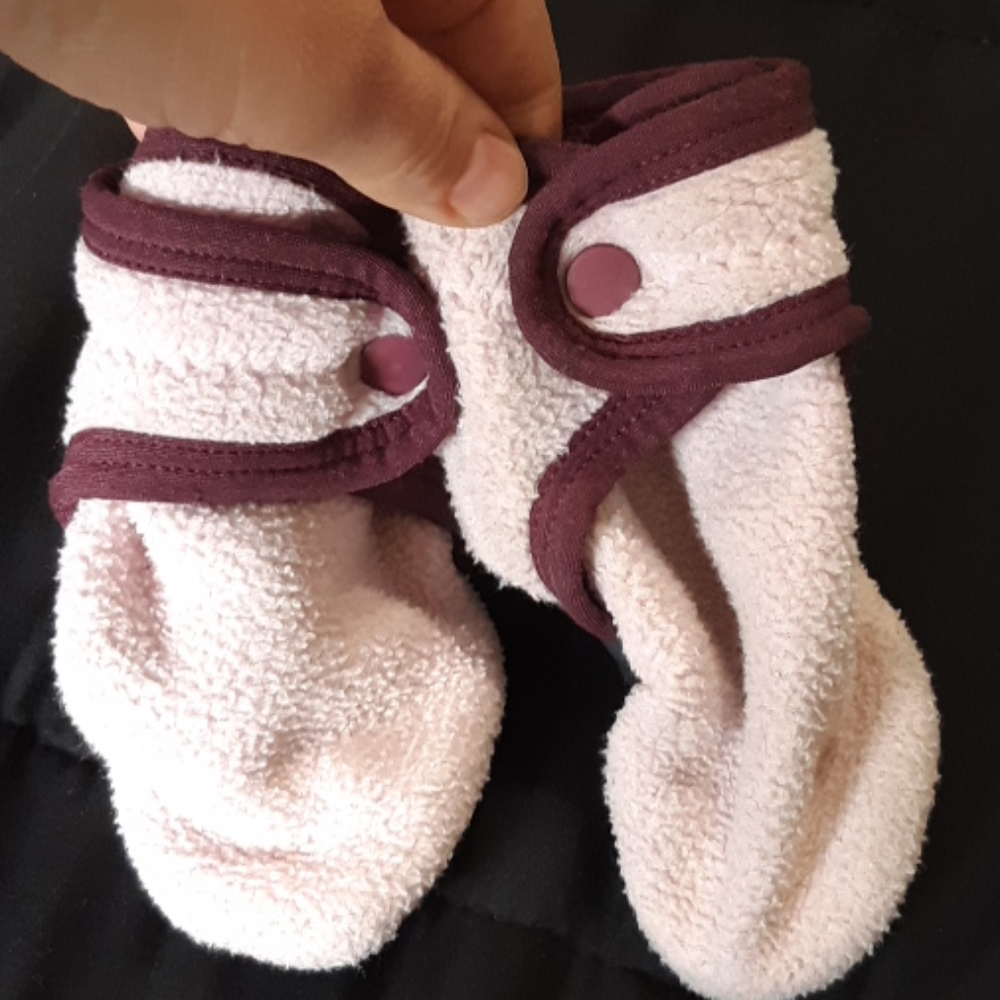 Pink Patagonia baby booties Size Large
